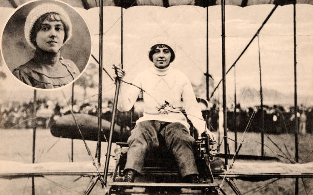 Helene-Dutrieu-carte-postale-ancienne.jpg